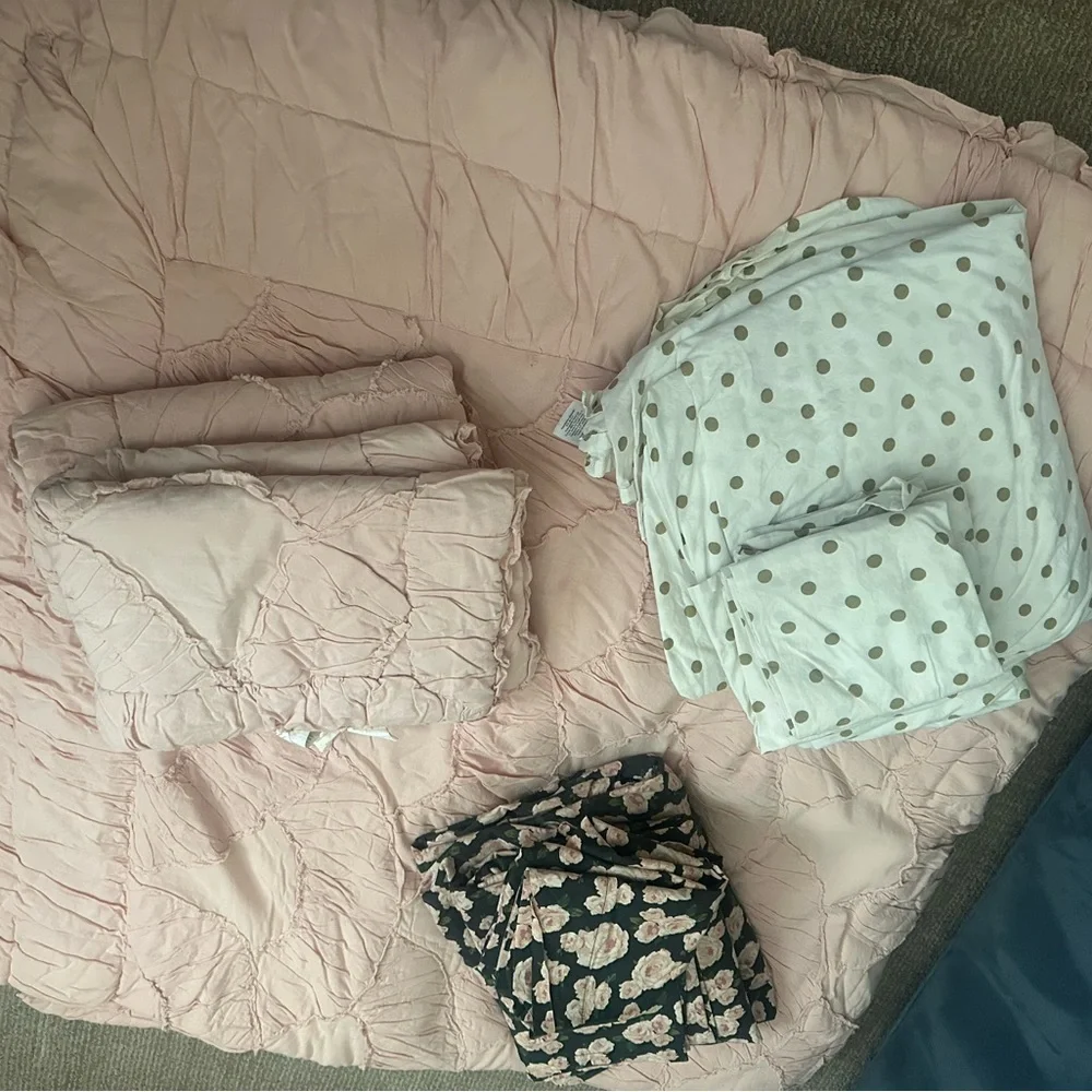 Pottery Barn Teen Queen comforter, shams, and sheets! - Picture 3 of 4